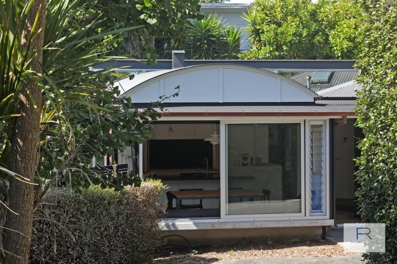 Holiday home Westmere Poolside Escape *