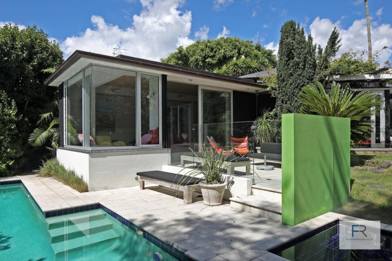 Holiday home Westmere Poolside Escape *